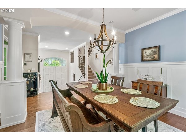 264 Southeast 41st Court Gresham, OR 97080 - Photo 9 of 37 a view of a dining room and livingroom