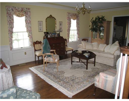 314 Quarry Road Washington, PA 15301 - Photo 3 of 17 Living Room.