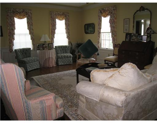 314 Quarry Road Washington, PA 15301 - Photo 4 of 17 Living Room.