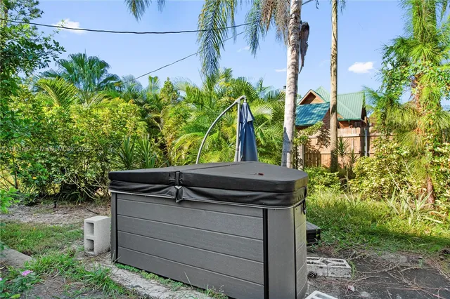 a view of outdoor space