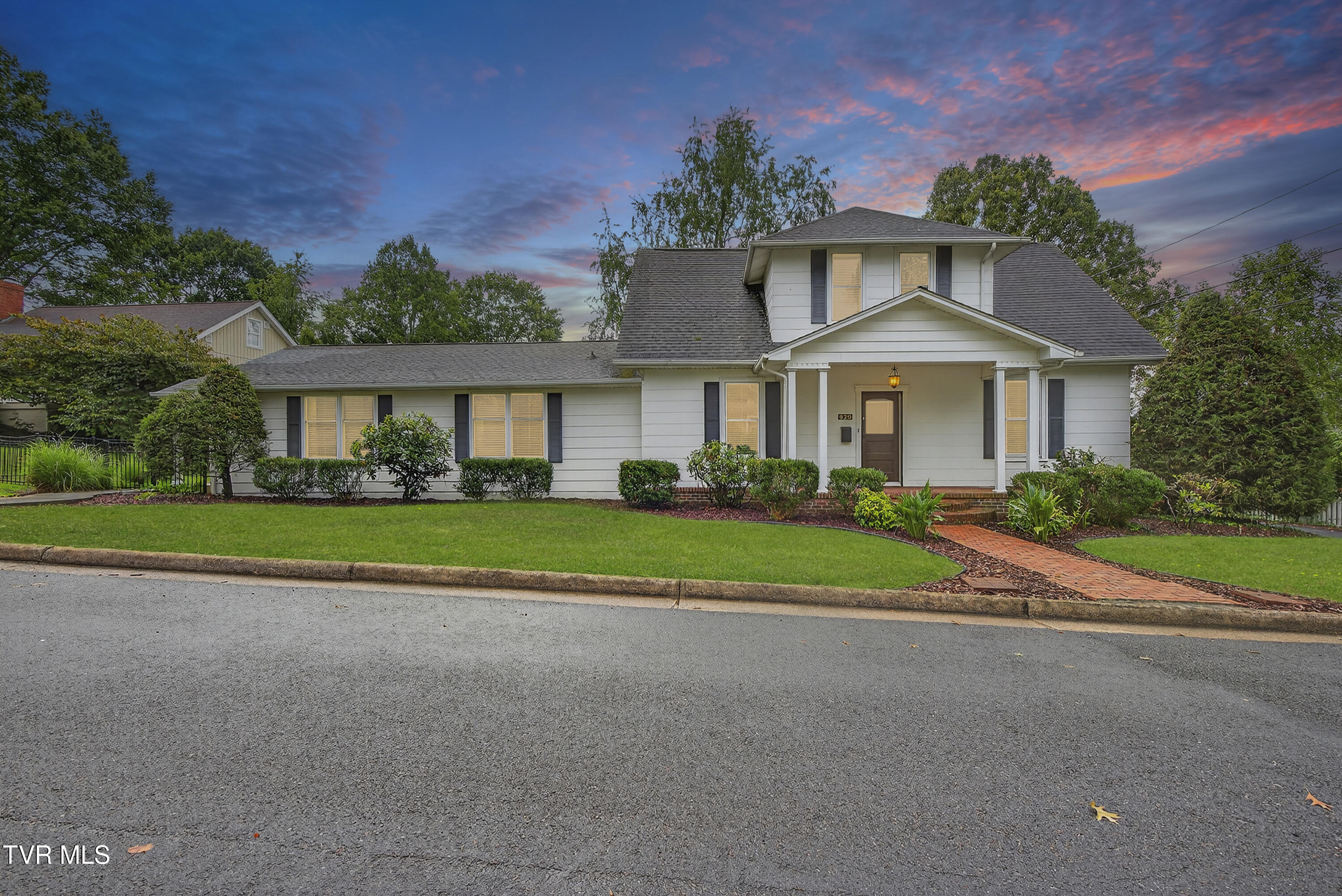 620 Arlington Avenue Bristol, VA 24201 - Photo 2 of 56 620 Arlington Dusk
