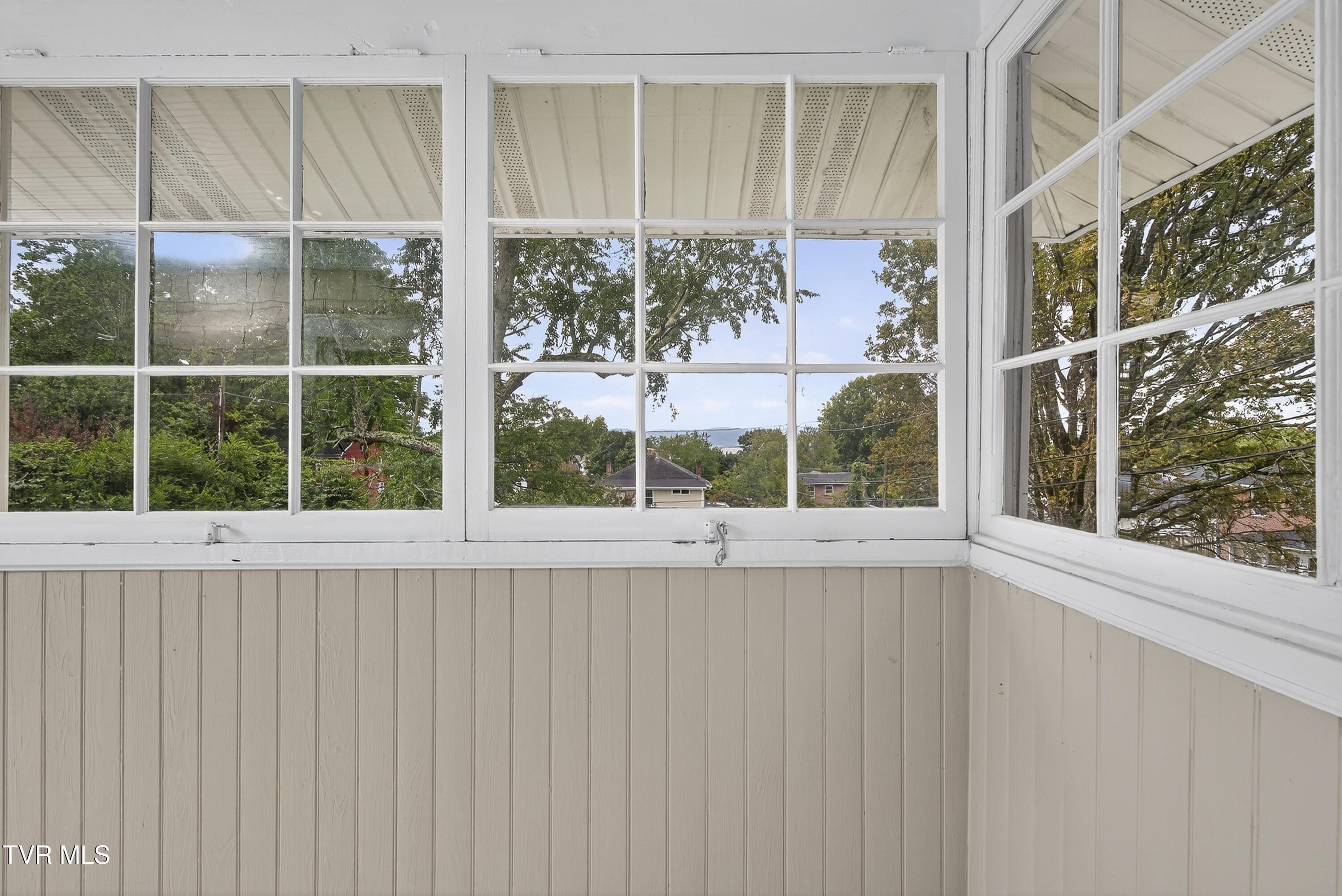 620 Arlington Avenue Bristol, VA 24201 - Photo 39 of 56 620-Arlington-AVe-Bristol-VA-36