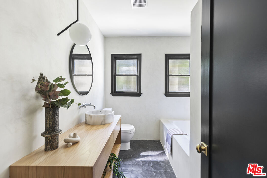 2157 Moreno Drive Los Angeles, CA 90039 - Photo 30 of 75