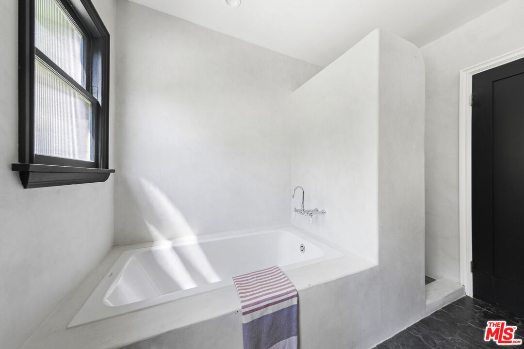 2157 Moreno Drive Los Angeles, CA 90039 - Photo 32 of 75