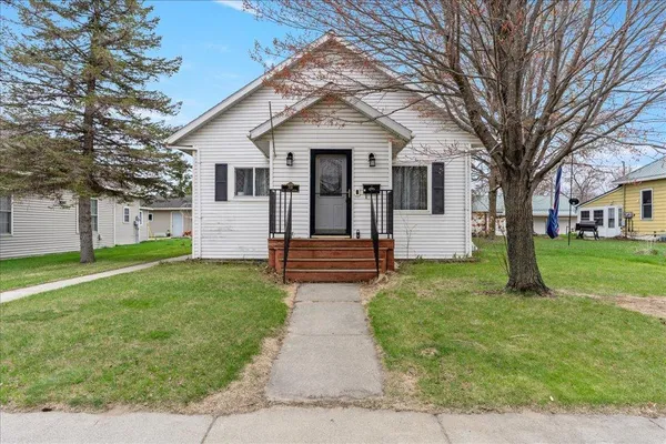 $189,900 | 708 Wisconsin Avenue Southeast, Staples, MN 56479