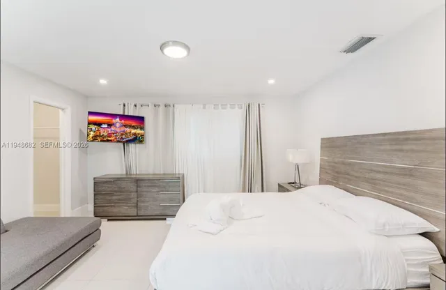 $6,300 | 4017 Monroe Street, Hollywood, FL 33021