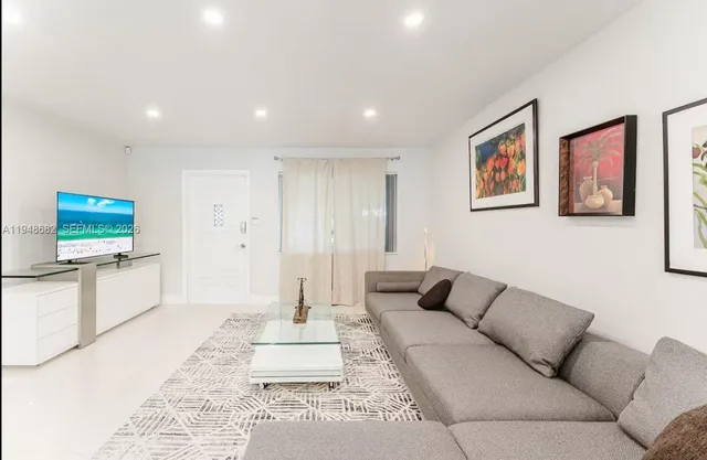 $6,300 | 4017 Monroe Street, Hollywood, FL 33021