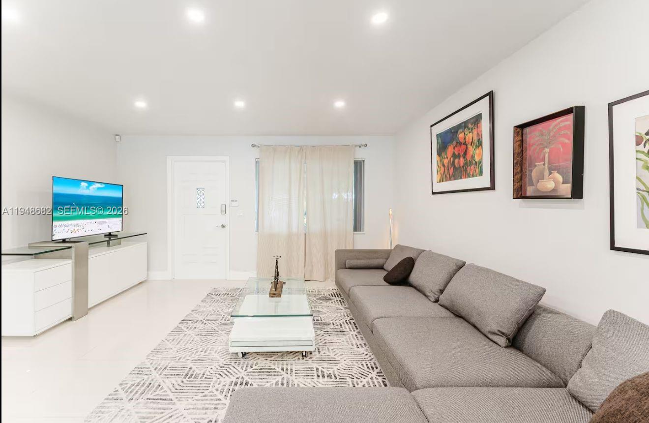 4017 Monroe Street Hollywood, FL 33021 - Photo 8 of 24