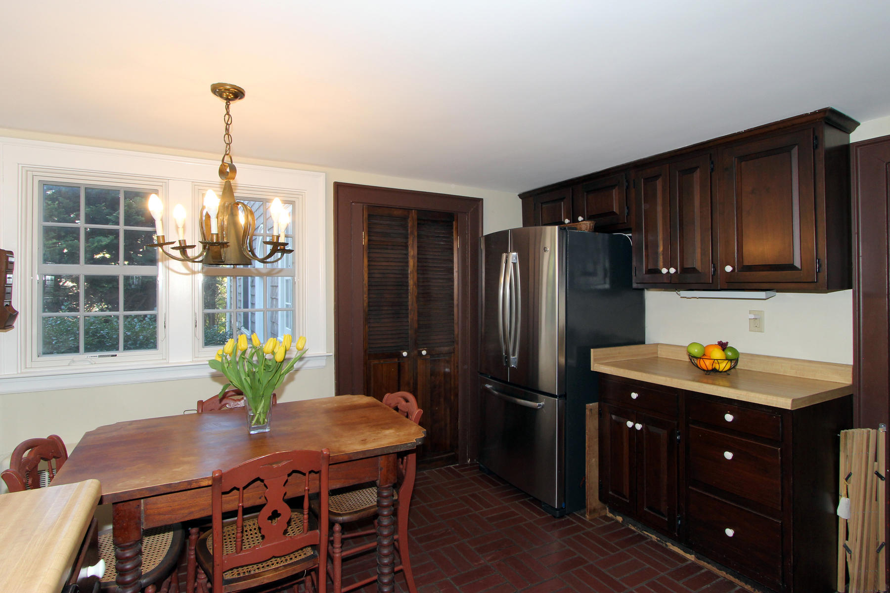163 Pochet Road Orleans, MA 02653 - Photo 22 of 67 a dining room with furniture and window