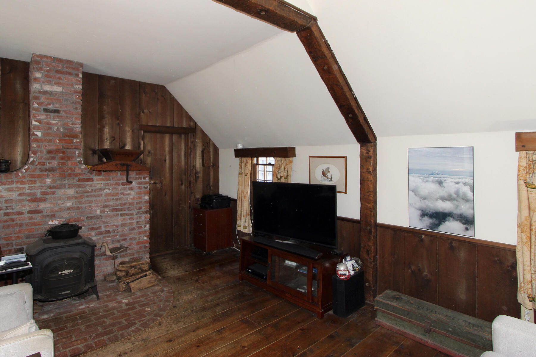 163 Pochet Road Orleans, MA 02653 - Photo 28 of 67 a living room with furniture and a flat screen tv