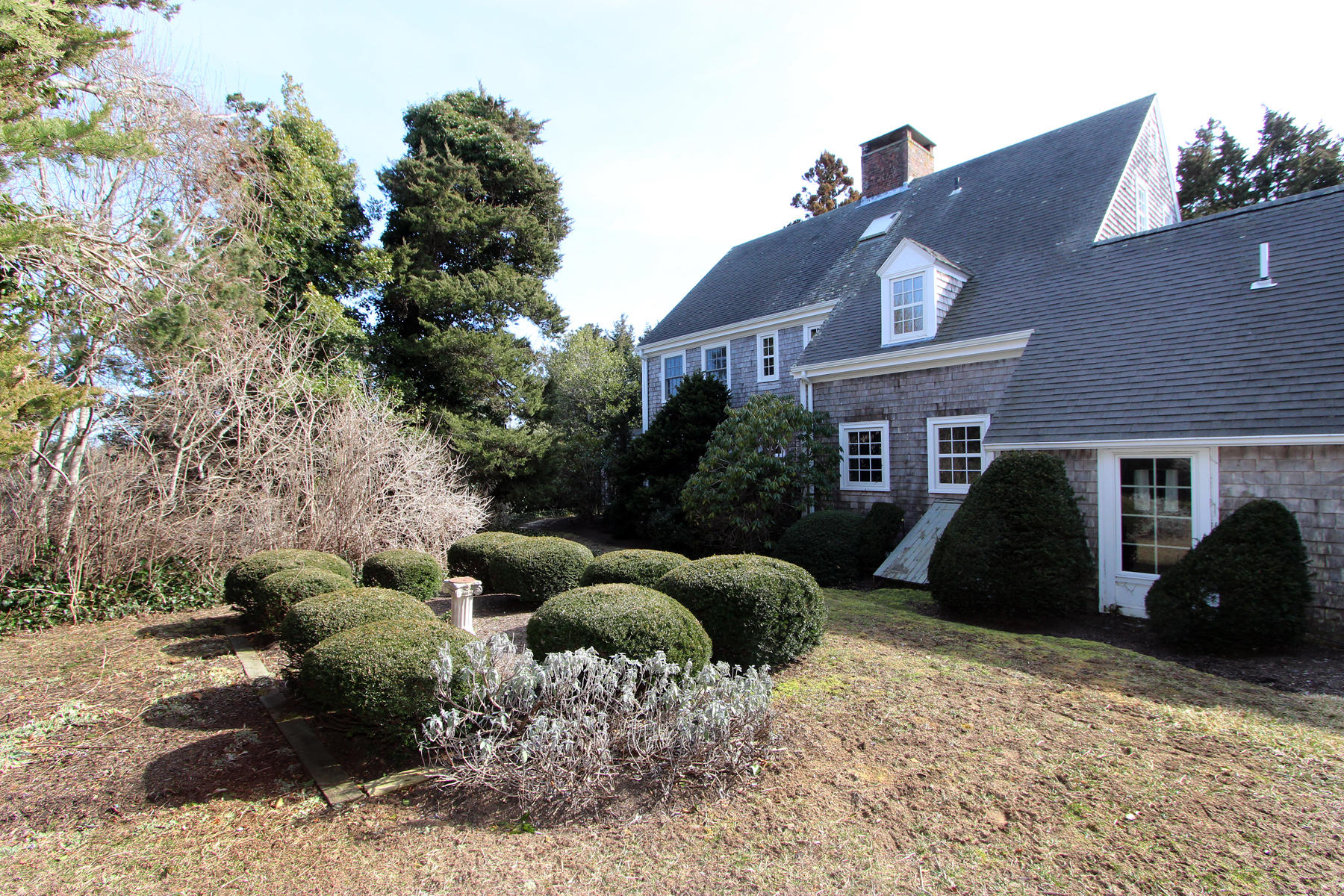 163 Pochet Road Orleans, MA 02653 - Photo 5 of 67 a house view with a outdoor space