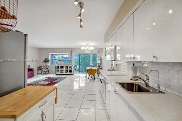 $247,000 | 200 Diplomat Parkway, Unit 423, Hallandale Beach, FL 33009