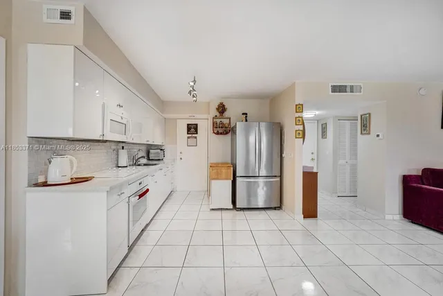 $247,000 | 200 Diplomat Parkway, Unit 423, Hallandale Beach, FL 33009