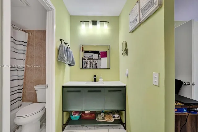 $247,000 | 200 Diplomat Parkway, Unit 423, Hallandale Beach, FL 33009