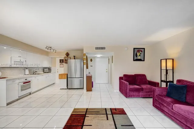 $247,000 | 200 Diplomat Parkway, Unit 423, Hallandale Beach, FL 33009