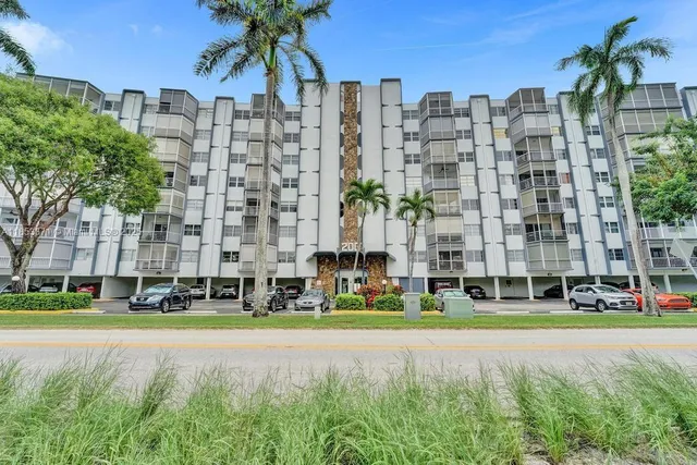 $247,000 | 200 Diplomat Parkway, Unit 423, Hallandale Beach, FL 33009