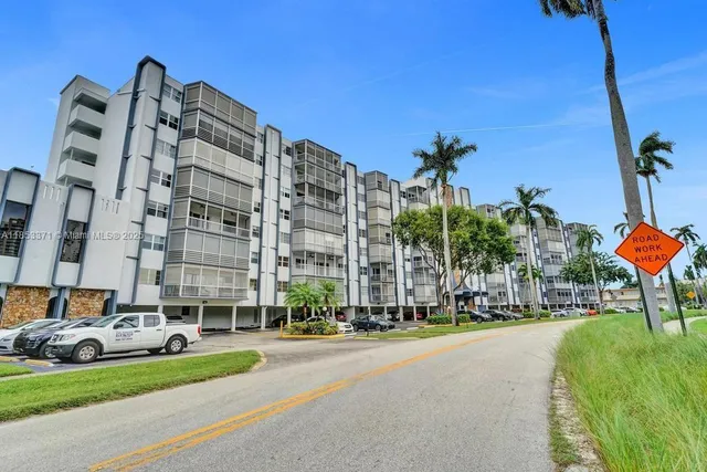 $247,000 | 200 Diplomat Parkway, Unit 423, Hallandale Beach, FL 33009