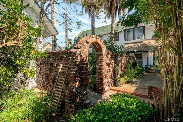 $1,325,000 | 532 Chestnut Avenue, Long Beach, CA 90802