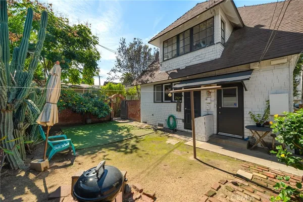 $1,325,000 | 532 Chestnut Avenue, Long Beach, CA 90802
