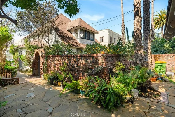 $1,325,000 | 532 Chestnut Avenue, Long Beach, CA 90802