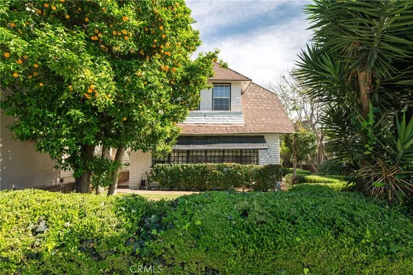 $1,325,000 | 532 Chestnut Avenue, Long Beach, CA 90802