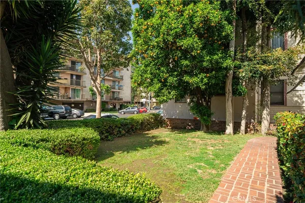 $1,325,000 | 532 Chestnut Avenue, Long Beach, CA 90802
