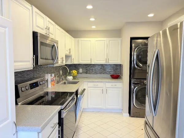 $60,000 | 50 Stratford Lane West, Unit E, Boynton Beach, FL 33436