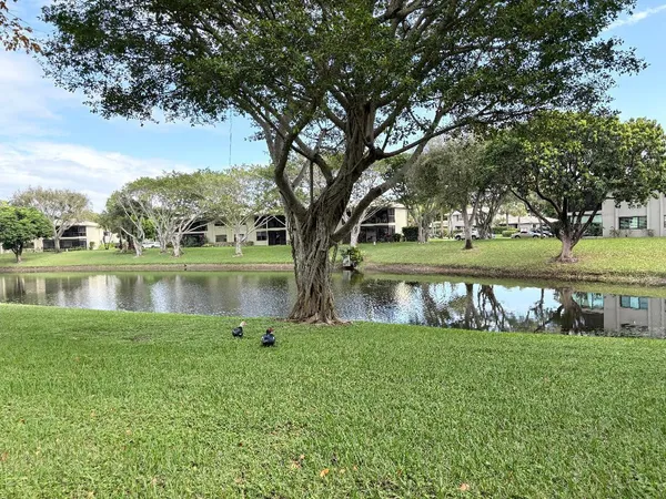 $60,000 | 50 Stratford Lane West, Unit E, Boynton Beach, FL 33436