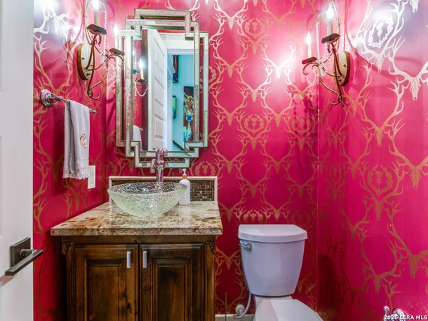 $999,999 | 426 Shepherd's Crook, Helotes, TX 78023