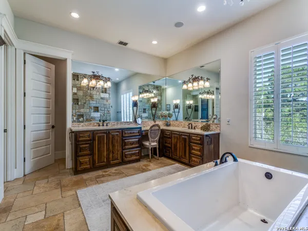 $999,999 | 426 Shepherd's Crook, Helotes, TX 78023