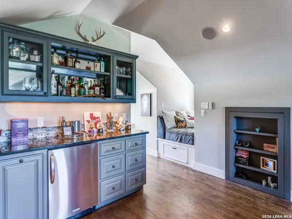 $999,999 | 426 Shepherd's Crook, Helotes, TX 78023