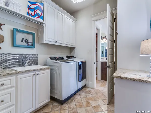 $999,999 | 426 Shepherd's Crook, Helotes, TX 78023