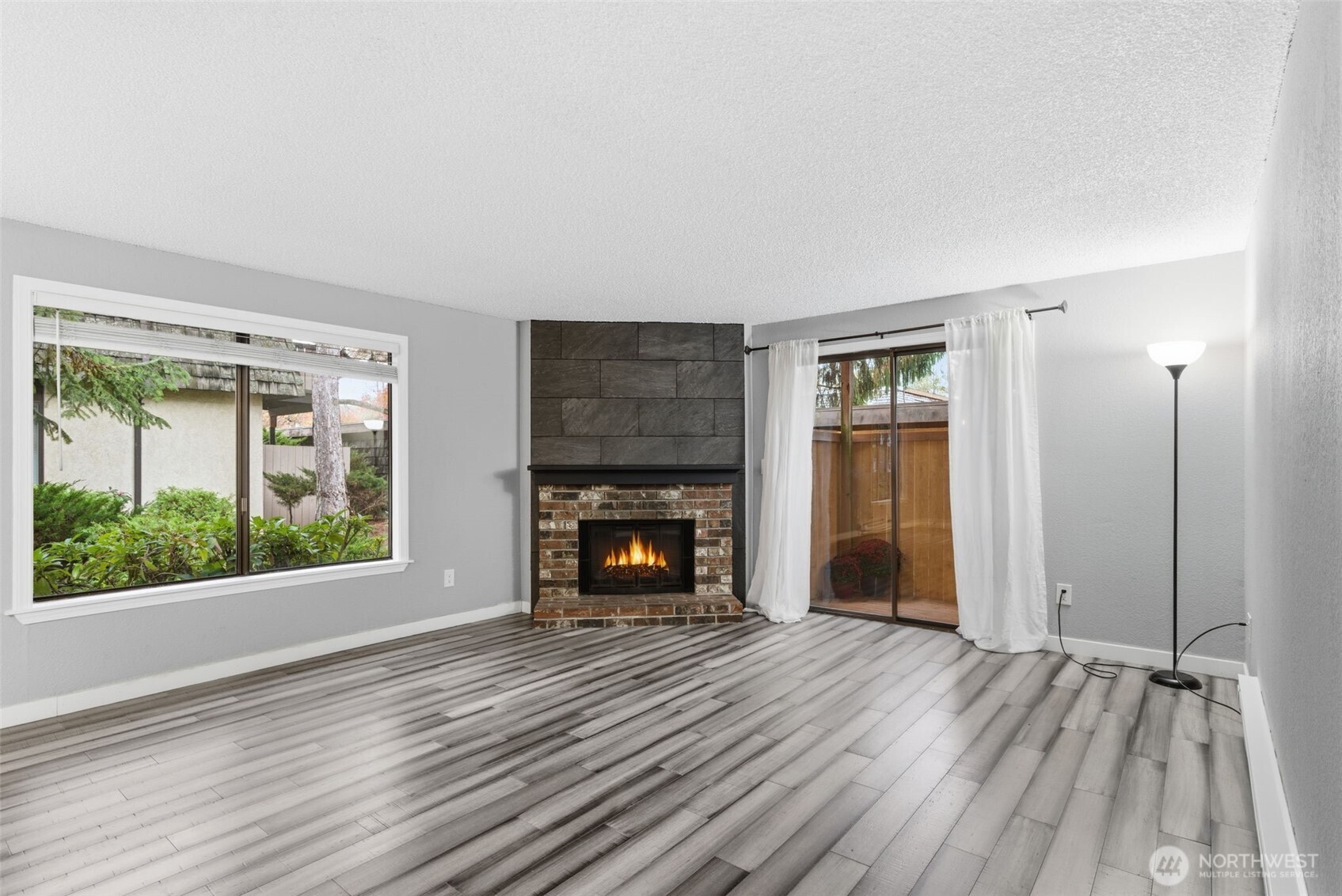 8621 25th Avenue Southwest, Unit B Seattle, WA 98106 - Photo 3 of 33