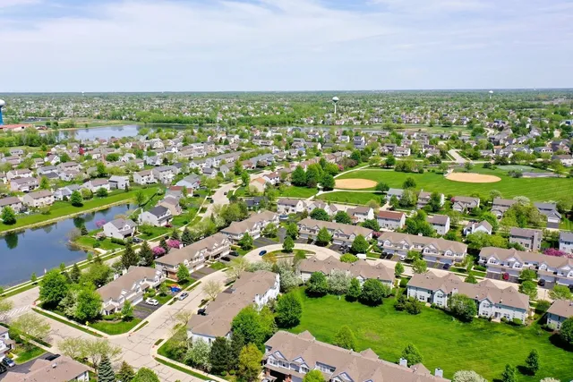 $2,400 | 10520 Wakefield Lane, Huntley, IL 60142