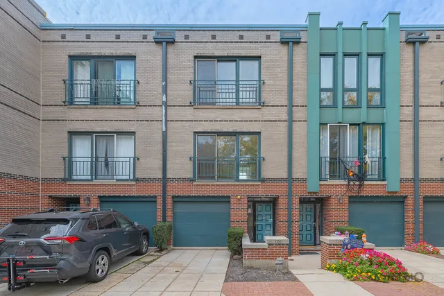 $615,000 | 1351 South Clark Street, Chicago, IL 60605
