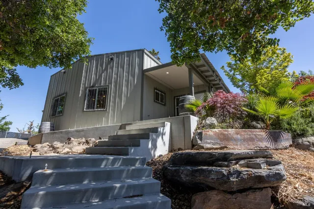 a view of a house with a yard