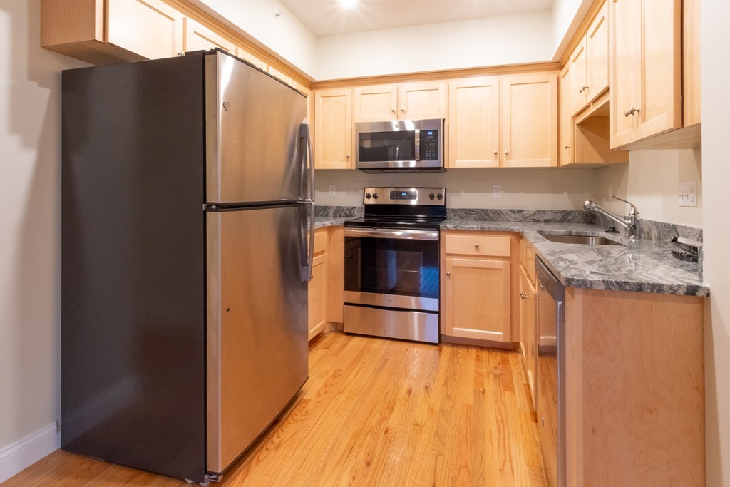 80 North Meadows Road, Unit 201 Medfield, MA 02052 - Photo 3 of 10