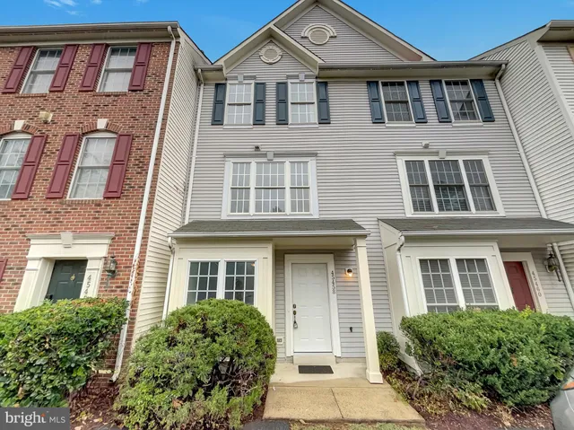 $527,000 | 45458 Oak Trail Square, Sterling, VA 20164