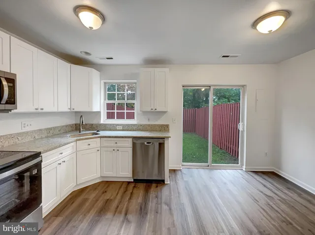 $527,000 | 45458 Oak Trail Square, Sterling, VA 20164