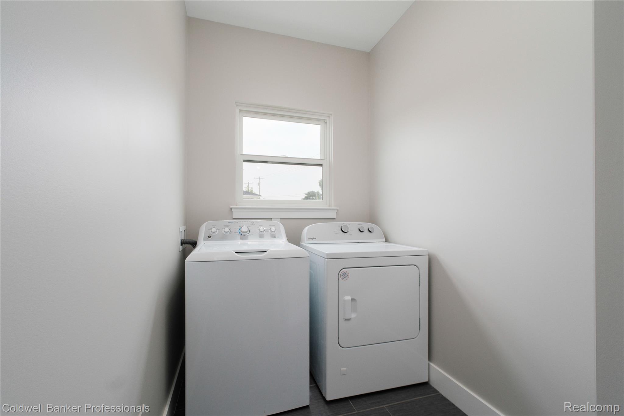 877 Ridge Road South Canton, MI 48188 - Photo 17 of 36 877 Ridge S0004.jpg