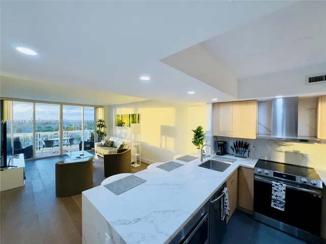 $3,995 | 5600 Collins Avenue, Unit 10L, Miami Beach, FL 33140