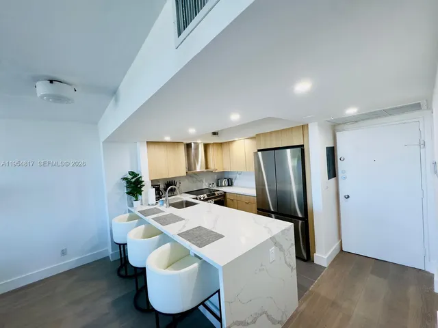 $3,995 | 5600 Collins Avenue, Unit 10L, Miami Beach, FL 33140