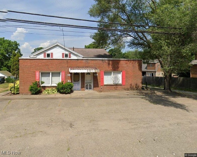 6090-6096 Manchester Rd in New Franklin