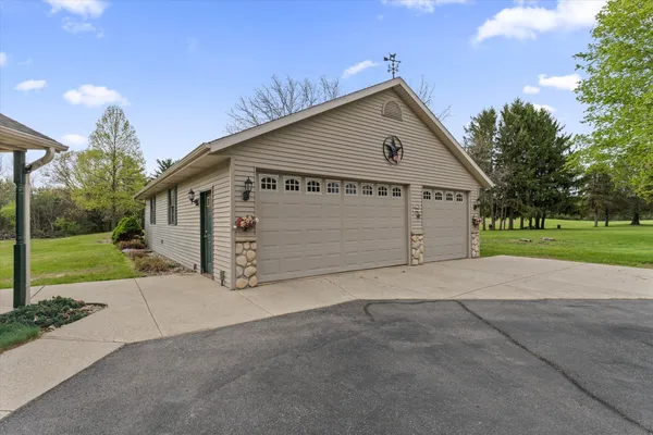 $389,500 | 28684 Highway 60, Cassopolis, MI 49031