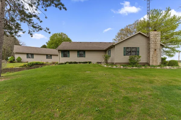 $389,500 | 28684 Highway 60, Cassopolis, MI 49031