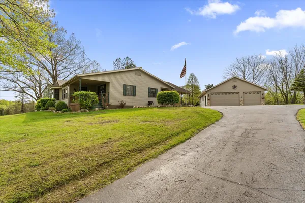 $389,500 | 28684 Highway 60, Cassopolis, MI 49031