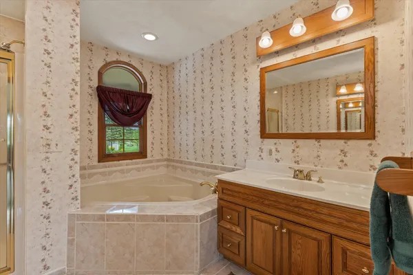 $389,500 | 28684 Highway 60, Cassopolis, MI 49031