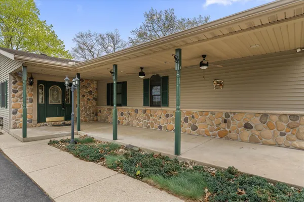 $389,500 | 28684 Highway 60, Cassopolis, MI 49031