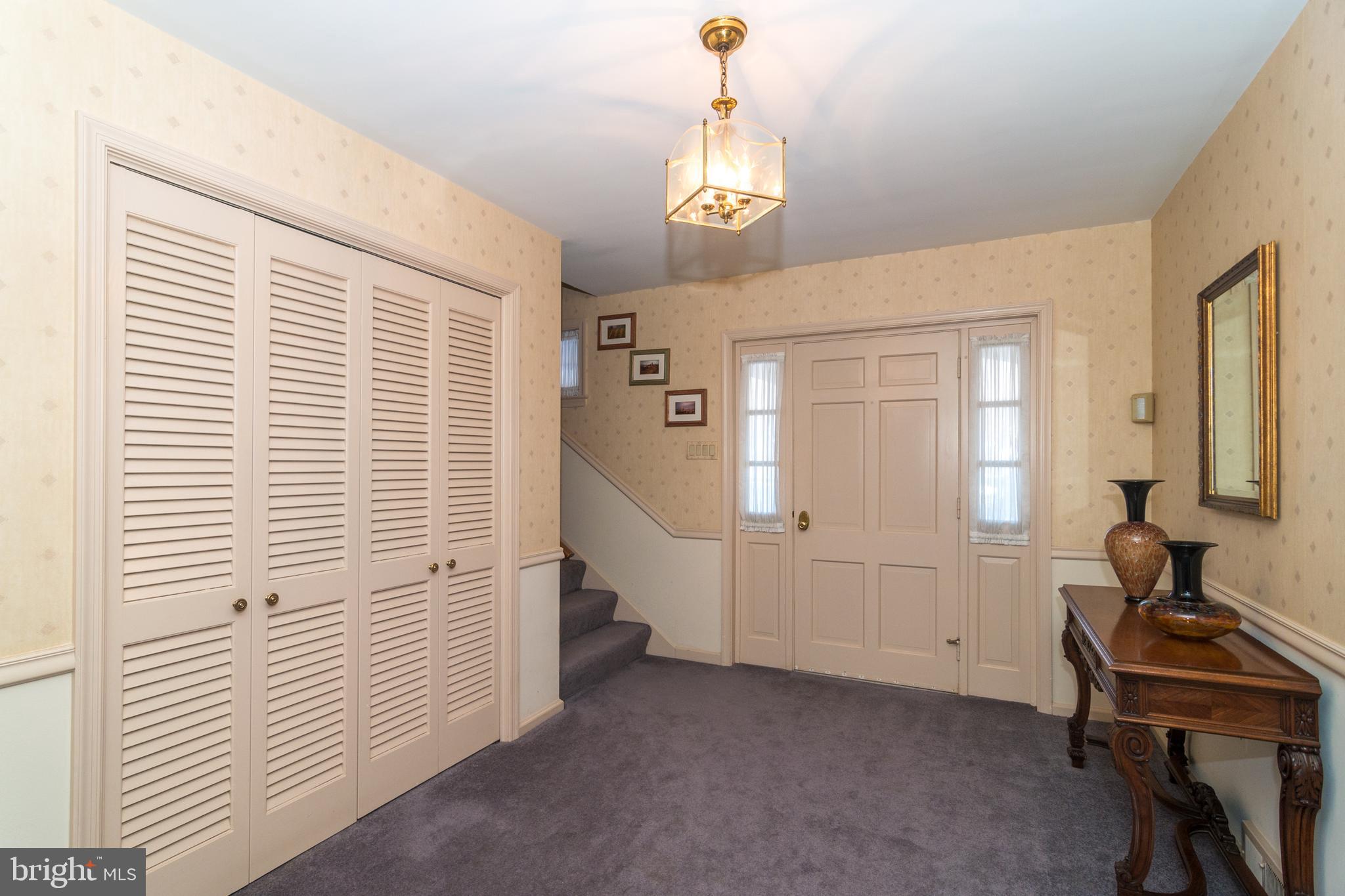 1358 Robinhood Road Jenkintown, PA 19046 - Photo 2 of 38 Entry Hall