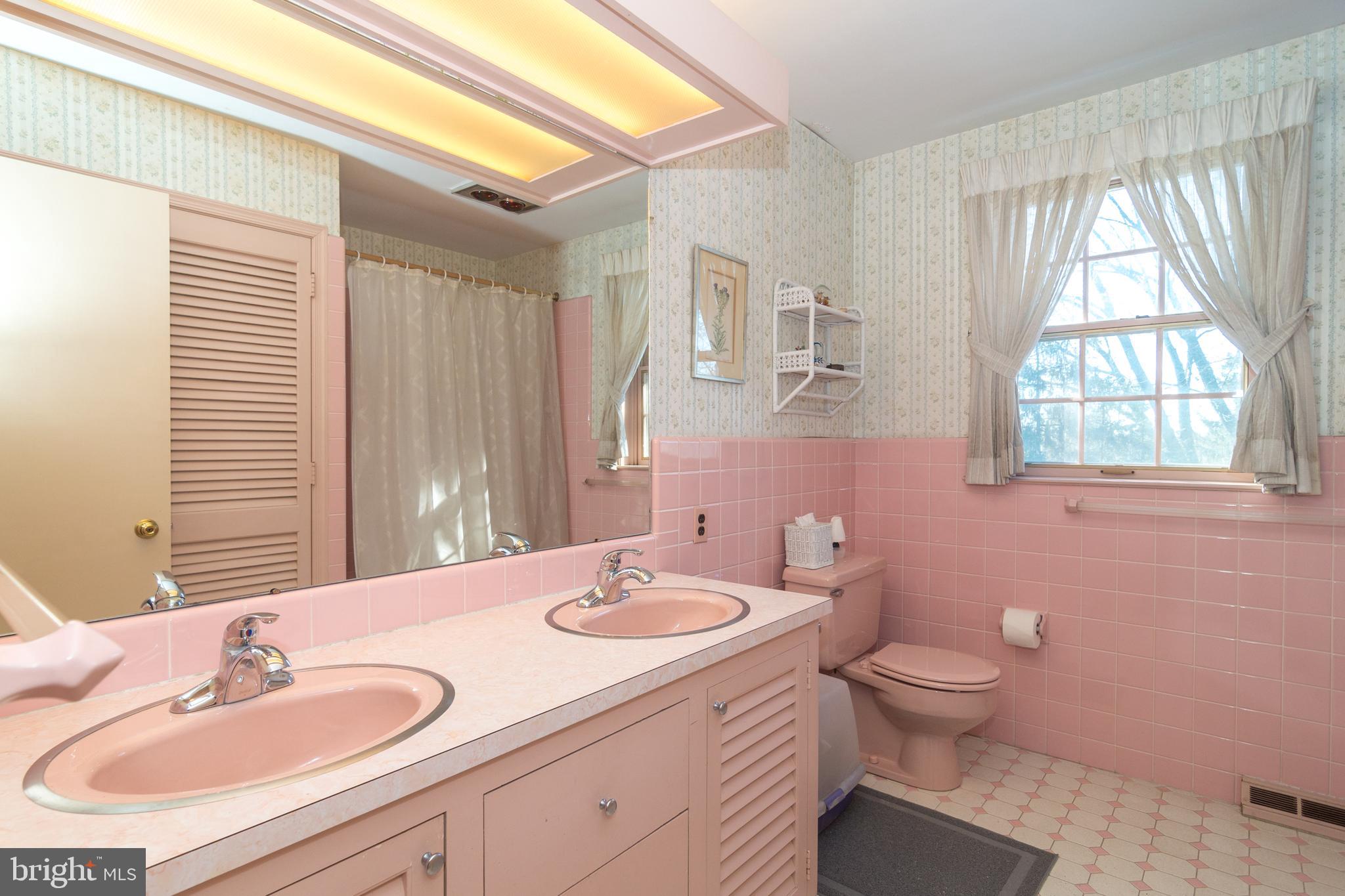 1358 Robinhood Road Jenkintown, PA 19046 - Photo 30 of 38 Hall Bath